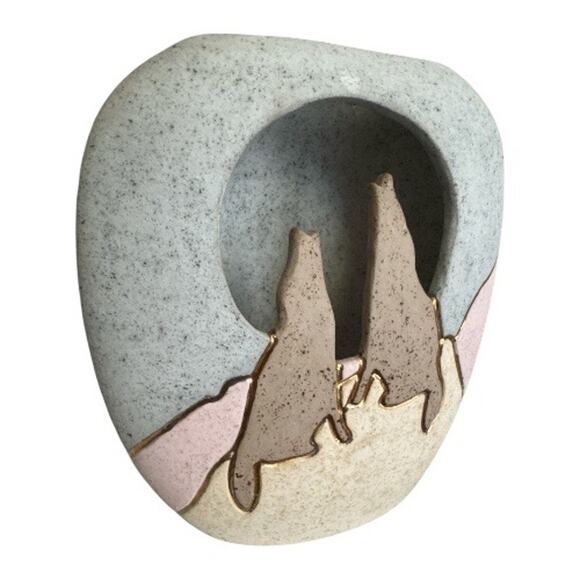 Southeast Art Pottery Matte Stone Finish Howling Coyotes Vase - Picture 2 of 10